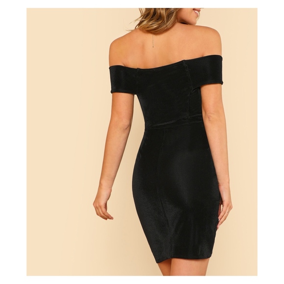 Black Off the Shoulder Bodycon Party Velvet Dress - Picture 3 of 6